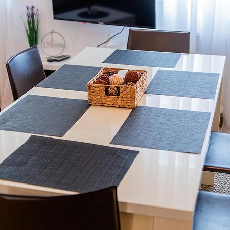 Flexible Selfcheckins 97 - Zagreb - Garden - Parking- Loggia - 2 Bedrooms المظهر الخارجي الصورة