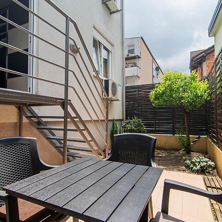 Flexible Selfcheckins 97 - Zagreb - Garden - Parking- Loggia - 2 Bedrooms المظهر الخارجي الصورة