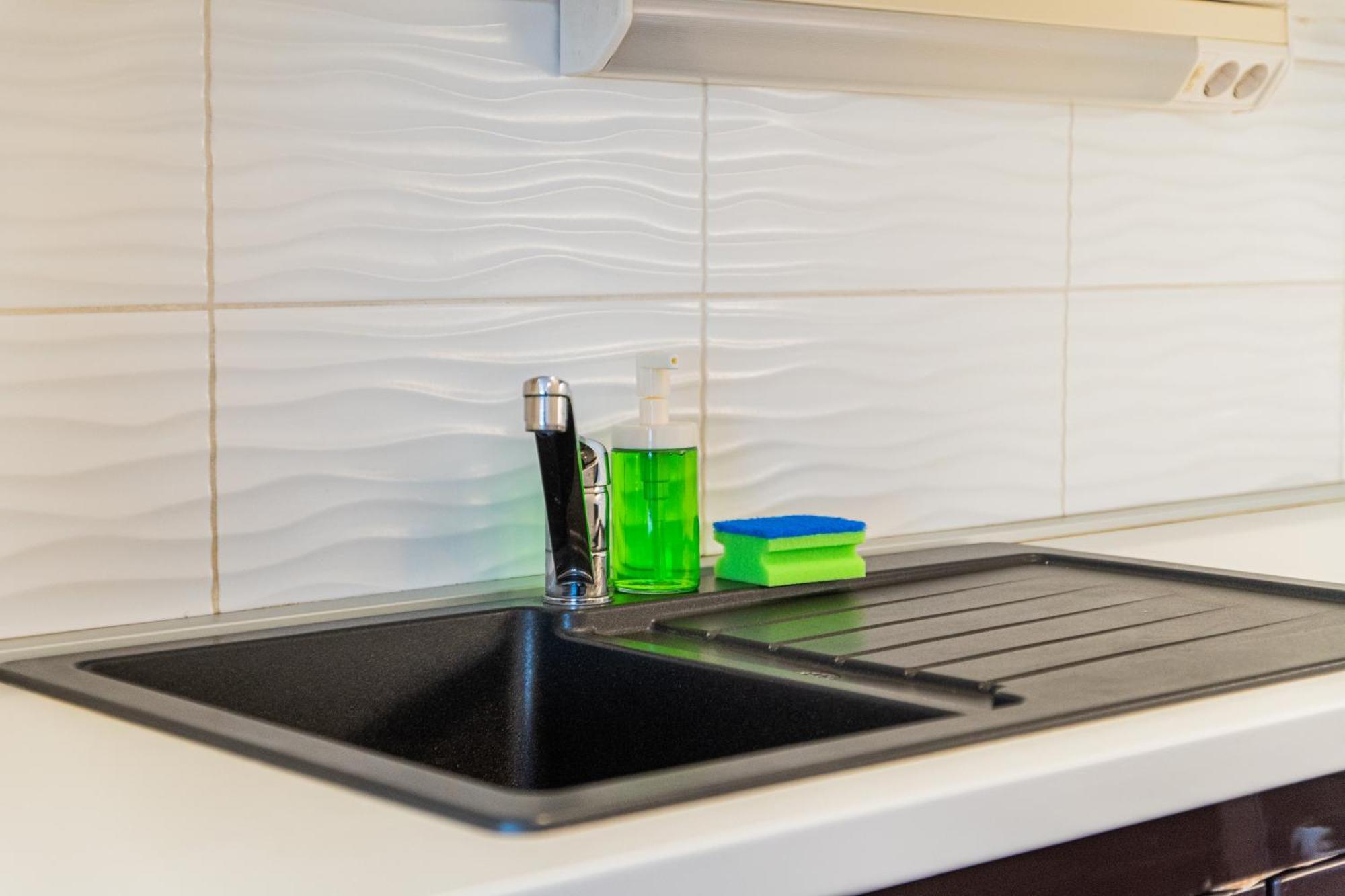 Flexible Selfcheckins 97 - Zagreb - Garden - Parking- Loggia - 2 Bedrooms المظهر الخارجي الصورة