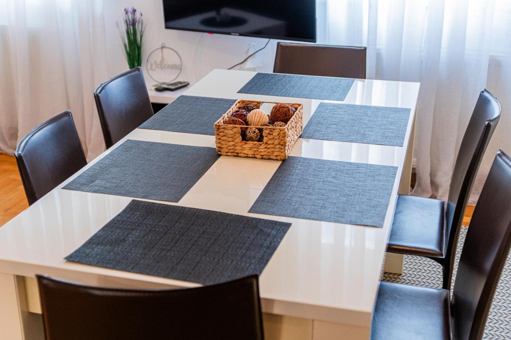 Flexible Selfcheckins 97 - Zagreb - Garden - Parking- Loggia - 2 Bedrooms المظهر الخارجي الصورة