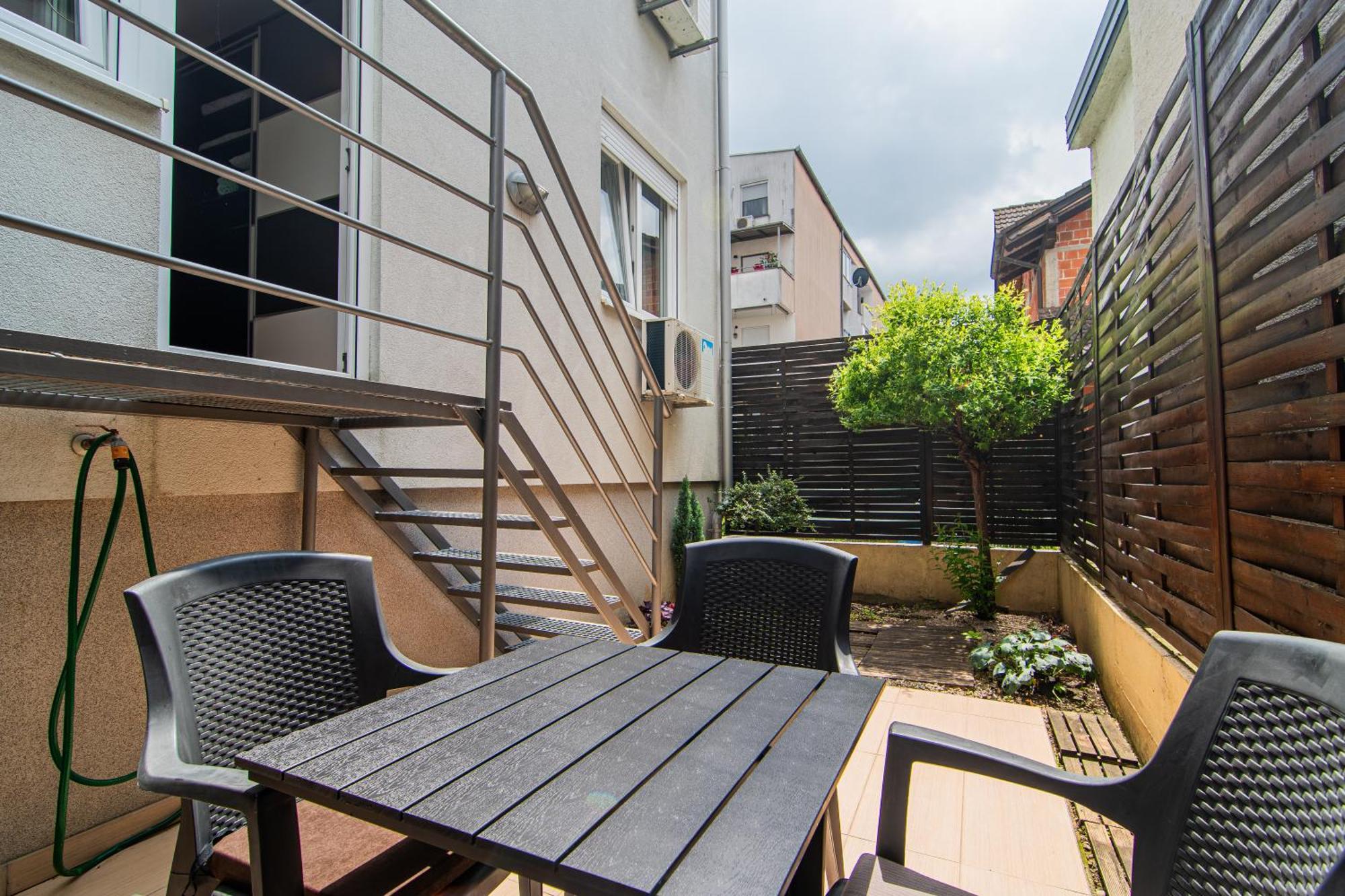 Flexible Selfcheckins 97 - Zagreb - Garden - Parking- Loggia - 2 Bedrooms المظهر الخارجي الصورة
