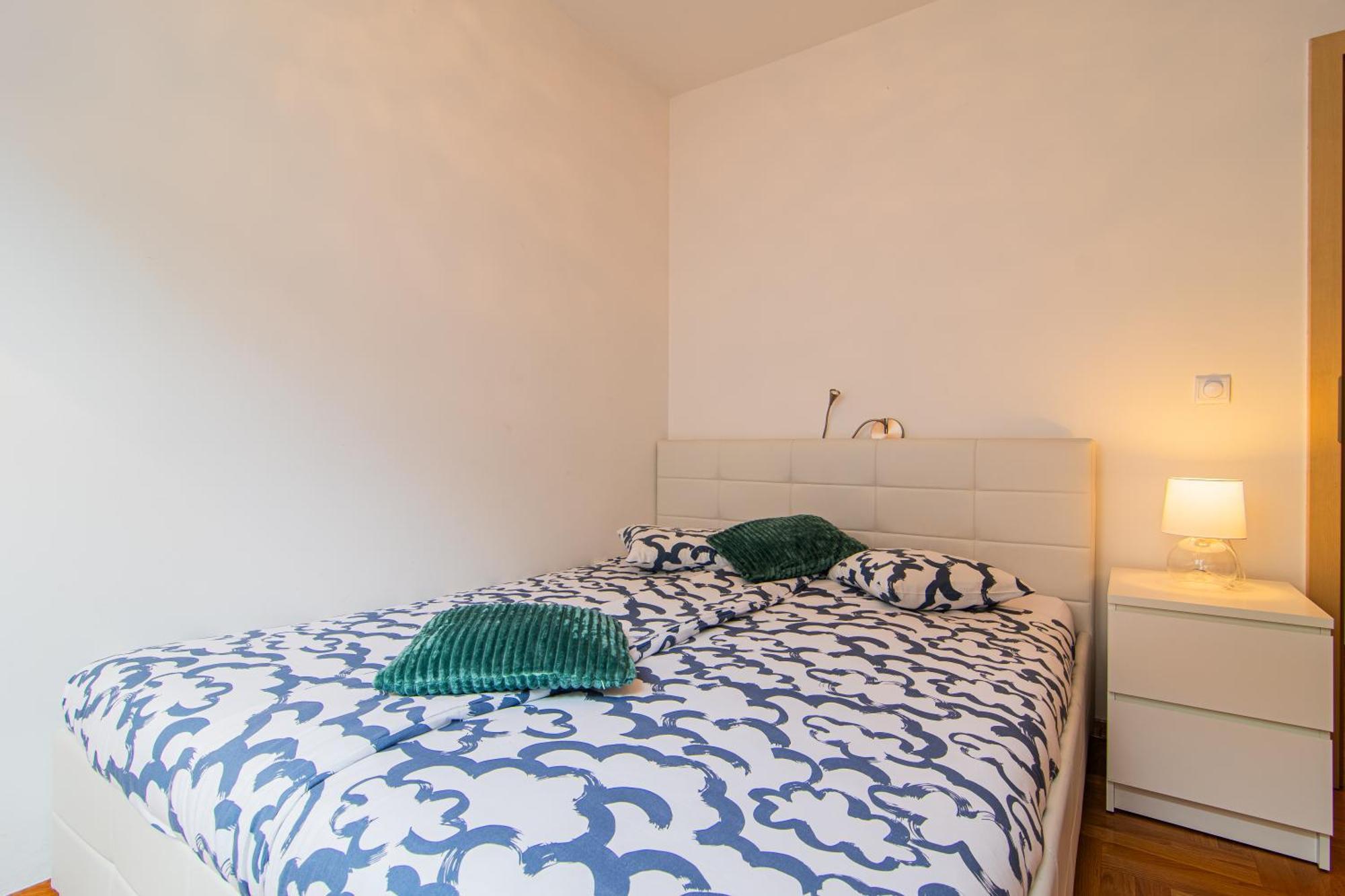 Flexible Selfcheckins 97 - Zagreb - Garden - Parking- Loggia - 2 Bedrooms المظهر الخارجي الصورة