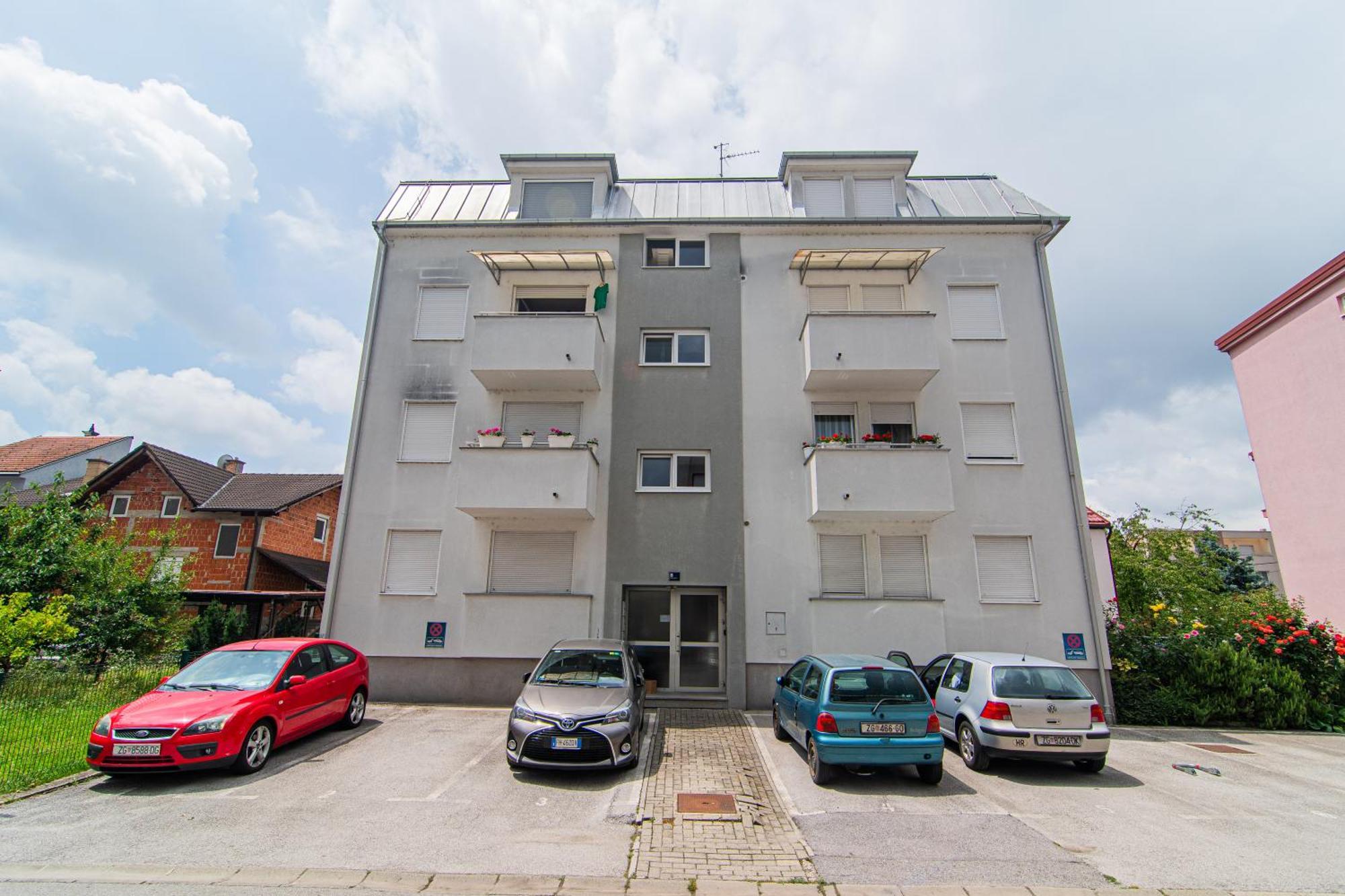 Flexible Selfcheckins 97 - Zagreb - Garden - Parking- Loggia - 2 Bedrooms المظهر الخارجي الصورة
