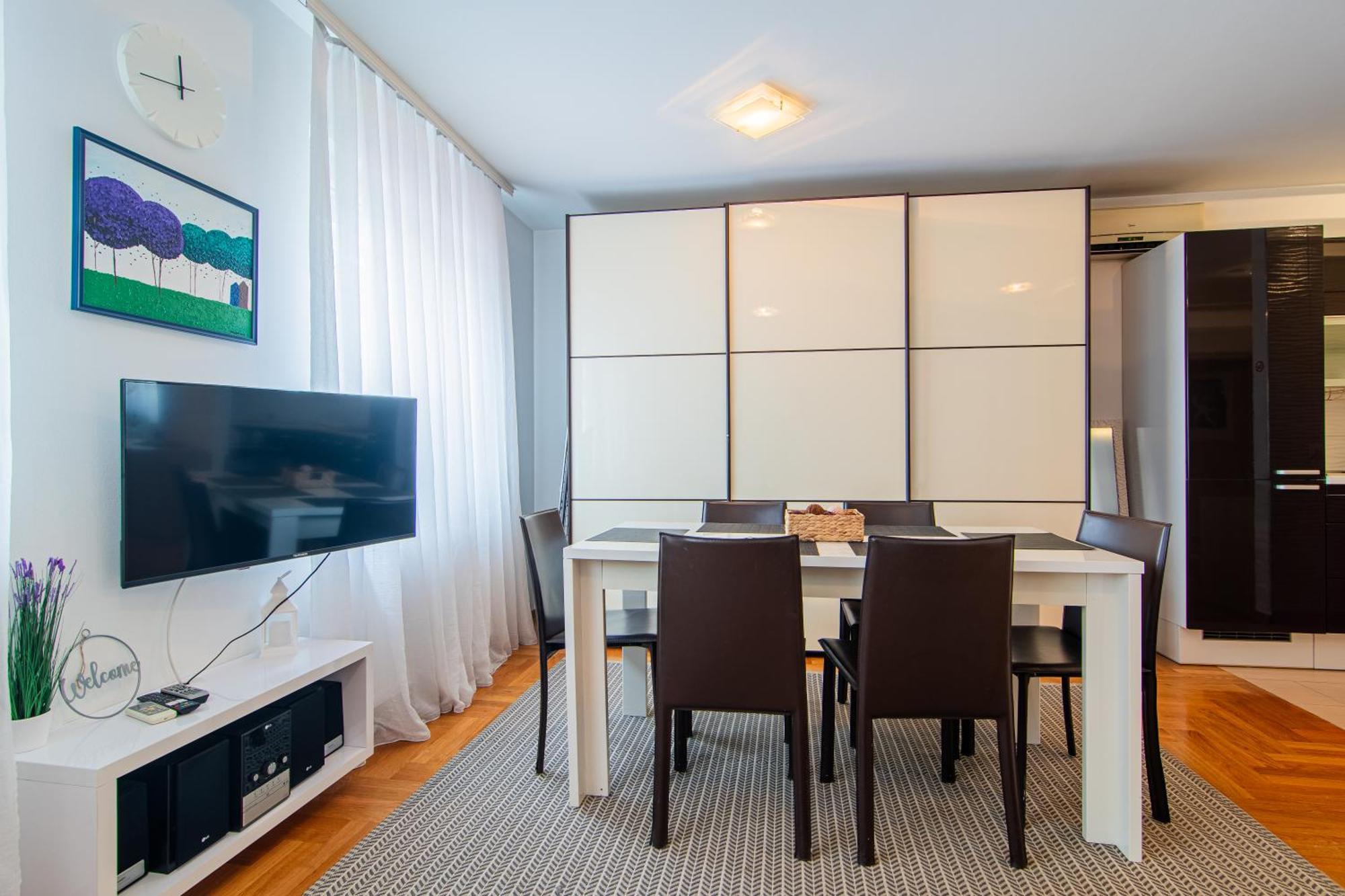 Flexible Selfcheckins 97 - Zagreb - Garden - Parking- Loggia - 2 Bedrooms المظهر الخارجي الصورة