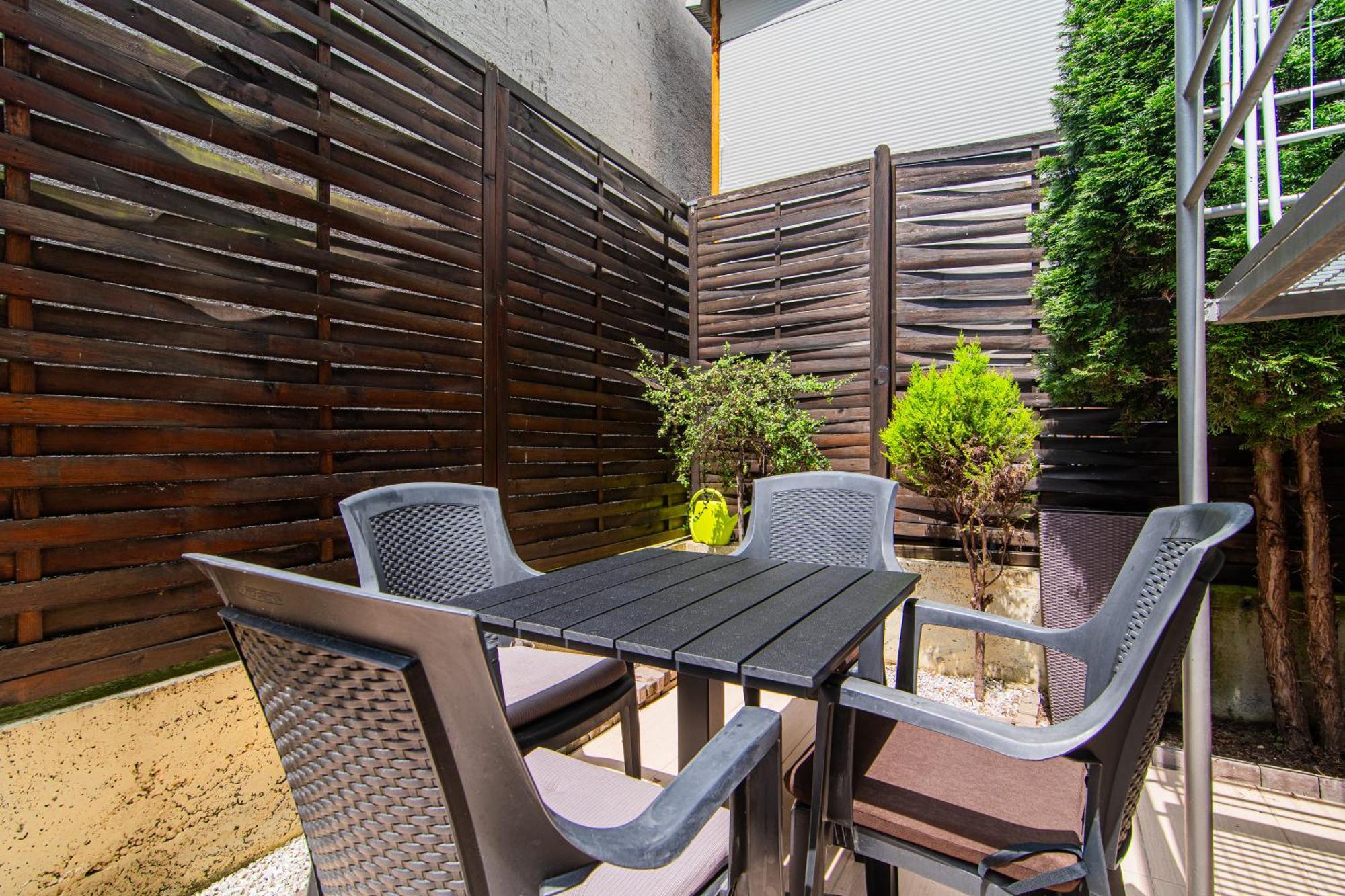 Flexible Selfcheckins 97 - Zagreb - Garden - Parking- Loggia - 2 Bedrooms المظهر الخارجي الصورة